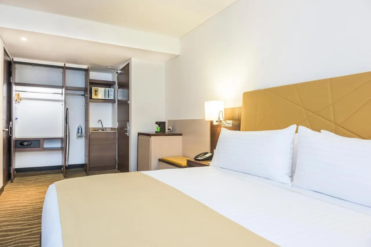 Holiday Inn Express & Suites Bogota Zona Financiera By Ihg