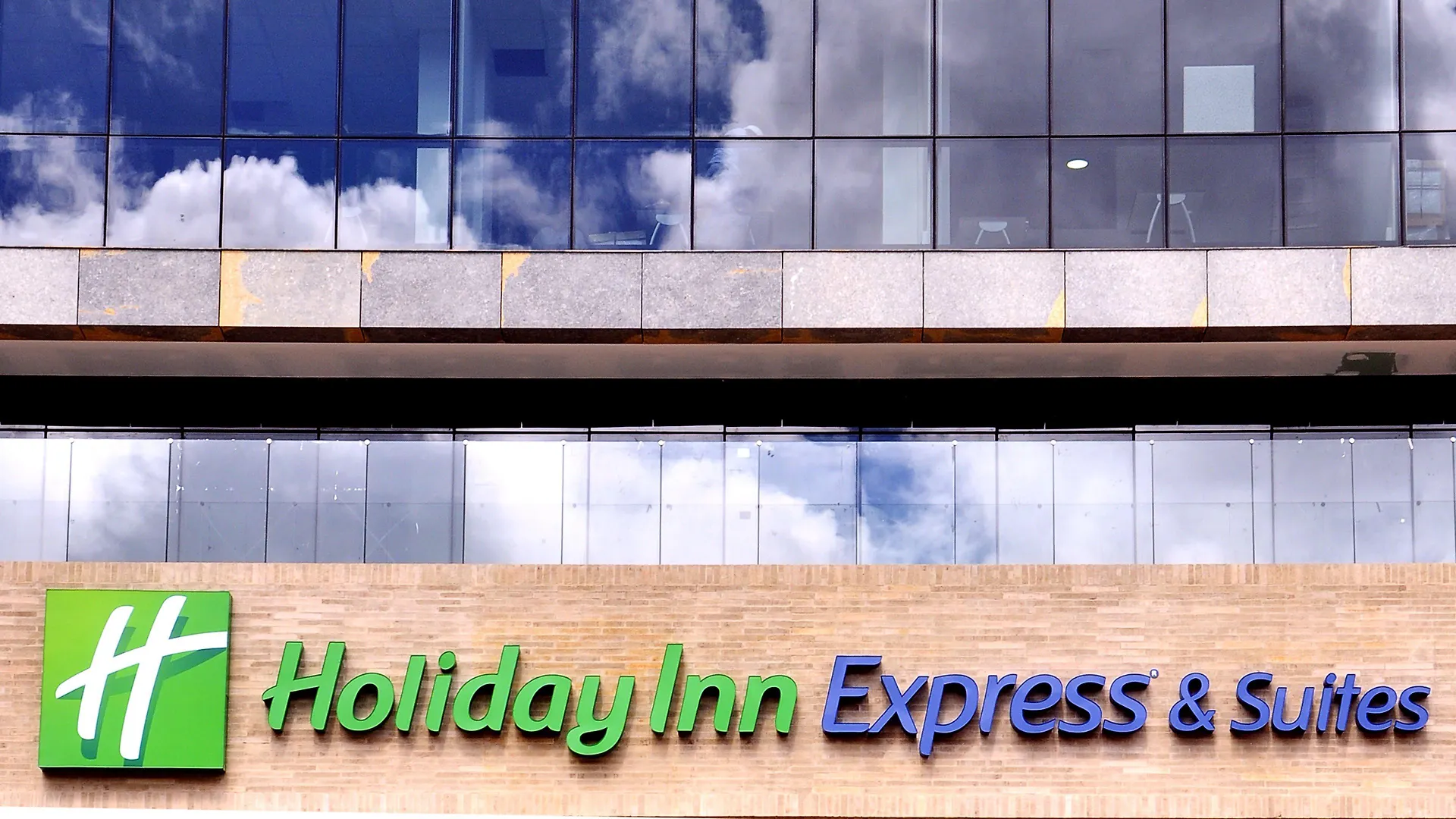 Holiday Inn Express & Suites Bogota Zona Financiera By Ihg 4*,